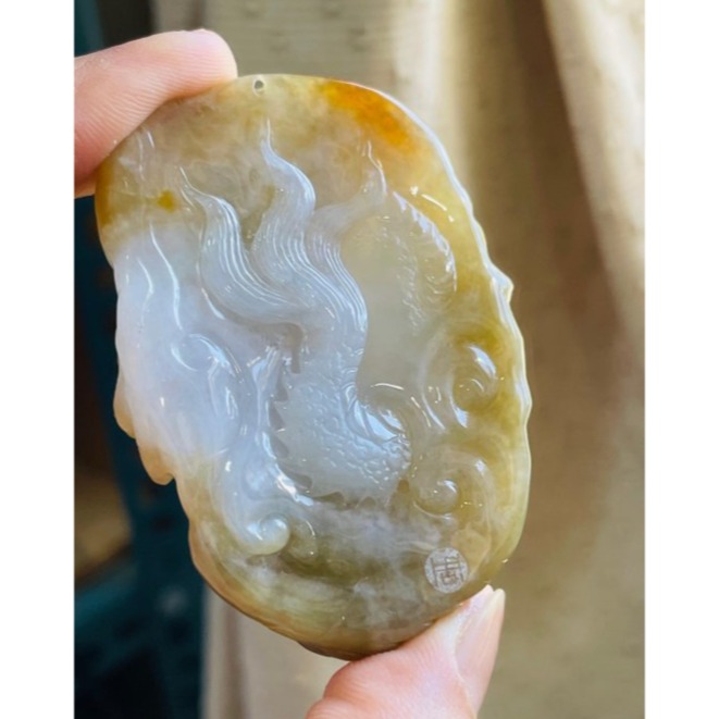 天然A貨緬甸玉 老坑梨黃漸變雙彩大師雕九五至尊翡翠龍牌 起冰漸層黃霧 天然過度老熟油亮 霸氣精工雙拋 附三證-細節圖6