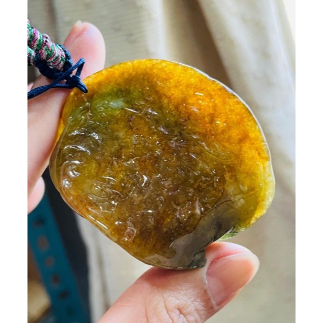 天然A貨緬甸玉 冰種黃加綠精工手雕招財納福貔貅翡翠玉墜 雙彩色分明 老坑蜜糖霧晶透油亮 滿色菠菜綠巧杏眼尖牙貔貅 附台証-細節圖6