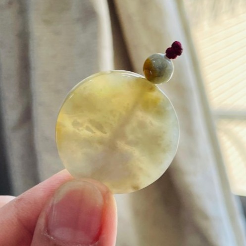 天然A貨緬甸玉 冰膠檸檬黃雙彩意境浮雲無事牌翡翠玉墜 冰透膠潤底妝 厚且全透光透手 附台証-細節圖6