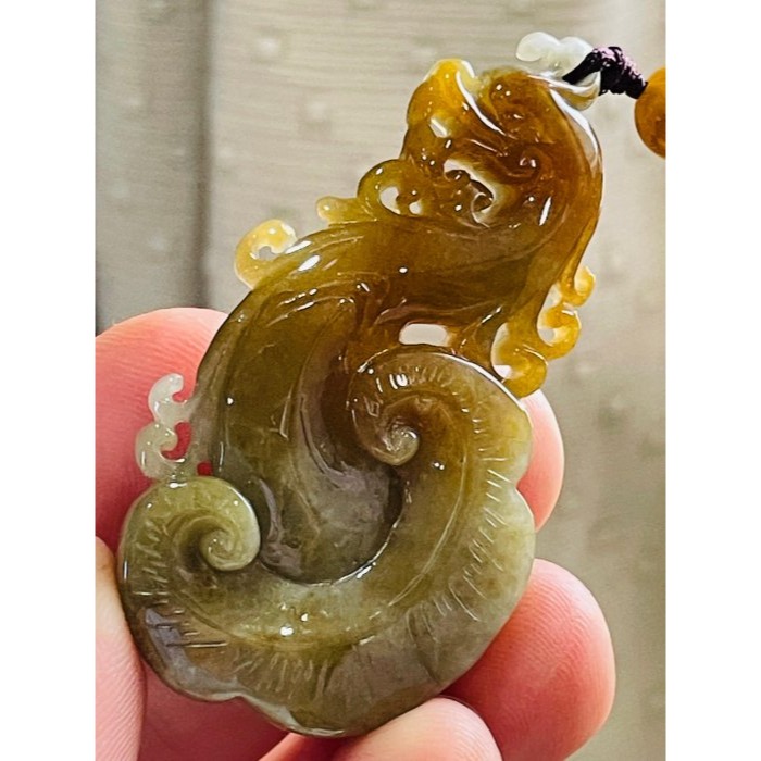 天然A貨緬甸玉 老坑蜜糖黃漸變手工巧雕攏如意翡翠小龍牌 冰帶油老熟 糖黃.梨黃.淡綠漸層過度-細節圖3