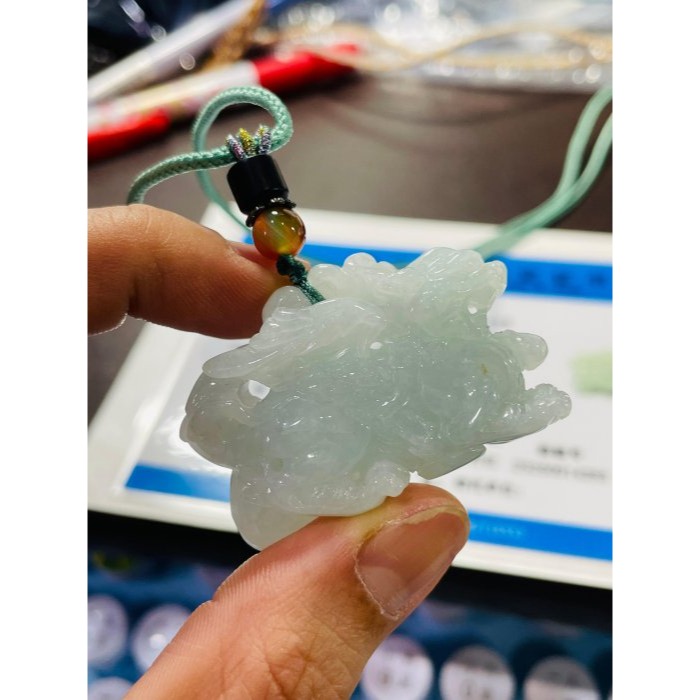 天然A貨緬甸玉 老坑藍綠全立體飛天貔貅翡翠玉墜 冰膠滿色藍綠 色滿勻稱清雅 霸氣鏤空手工精雕-細節圖10