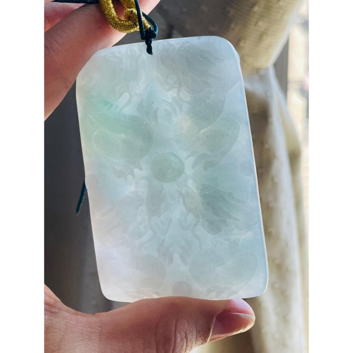 天然A貨緬甸玉 冰潤淡底色精工雕九龍關公翡翠玉牌 淡綠冰帶膠底庄 霸氣雕工法像精開 74牌形大器有份量請留意-細節圖7