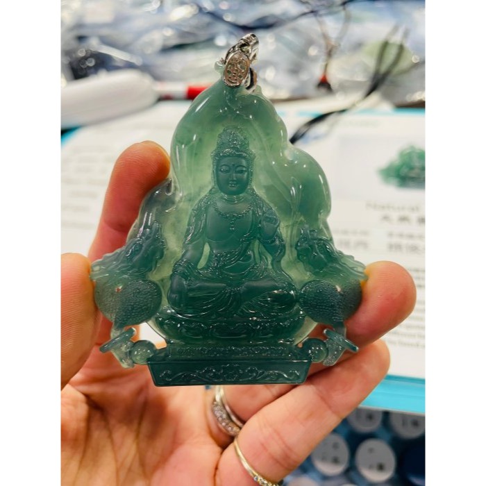 天然A貨翡翠 冰種危綠精工雕坐蓮觀音翡翠佛牌 純淨滿綠冰種瓜料 結慈悲手印 精開磨砂莊嚴法像 附台證-細節圖10