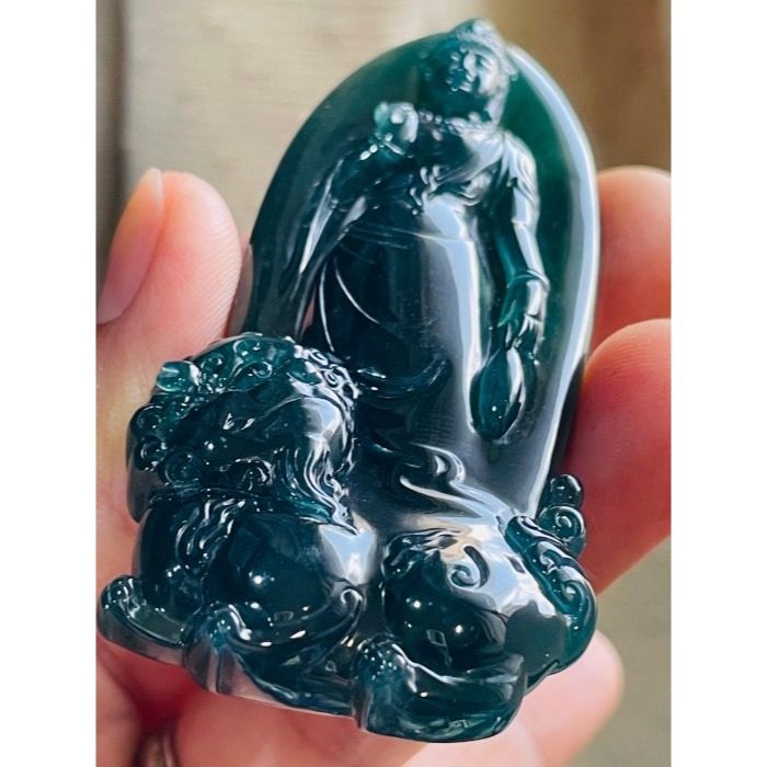 天然A貨翡翠 高冰危綠精雕文殊菩薩翡翠佛牌 老藍水透綠冰種瓜料 精開慈悲莊嚴法像-細節圖4