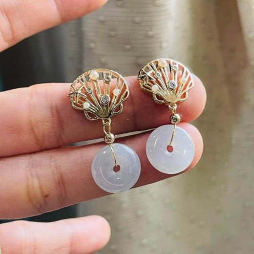 天然A貨緬甸玉 白冰平安扣翡翠耳針/耳環 鏤空銀貝殼 完美平安扣藏抹金帶小飄花-細節圖2