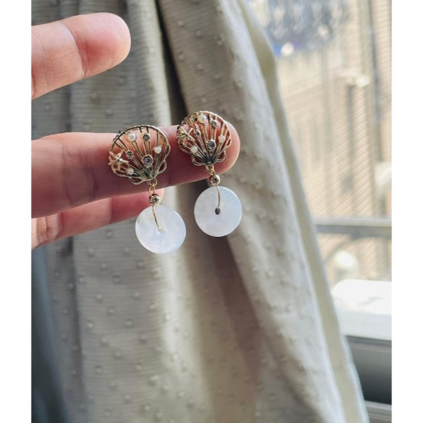 天然A貨緬甸玉 白冰平安扣翡翠耳針/耳環 鏤空銀貝殼 完美平安扣藏抹金帶小飄花-細節圖3