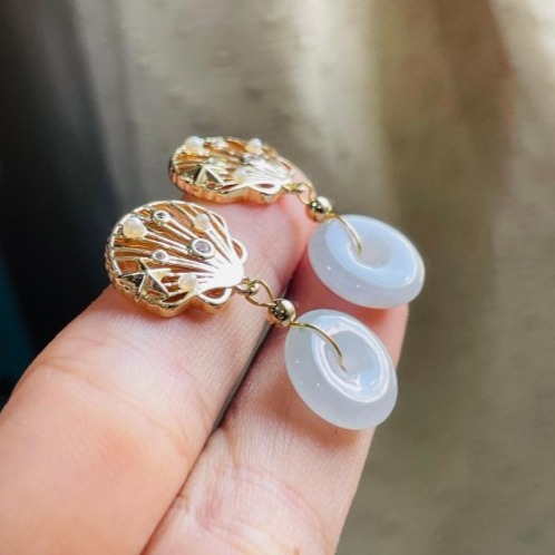 天然A貨緬甸玉 白冰平安扣翡翠耳針/耳環 鏤空銀貝殼 完美平安扣藏抹金帶小飄花-細節圖5