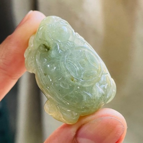 天然A貨緬甸玉 冰潤油綠滿載而歸招財龍龜翡翠擺件 起冰滿綠底色帶灑金 型飽滿工不含糊-細節圖2