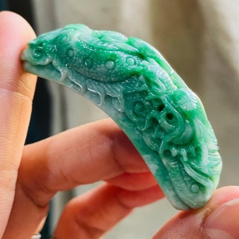 天然A貨緬甸玉 辣色花青手工巧雕龍氣旺盛翡翠手牌 純色正陽綠 細潤油亮有光澤 附台証-細節圖3
