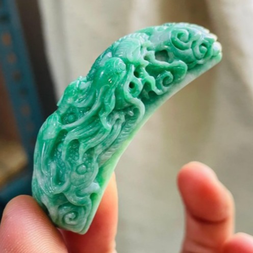 天然A貨緬甸玉 辣色花青手工巧雕龍氣旺盛翡翠手牌 純色正陽綠 細潤油亮有光澤 附台証-細節圖4