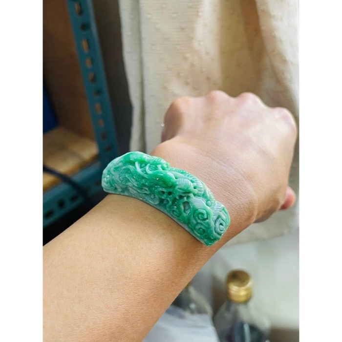 天然A貨緬甸玉 辣色花青手工巧雕龍氣旺盛翡翠手牌 純色正陽綠 細潤油亮有光澤 附台証-細節圖7