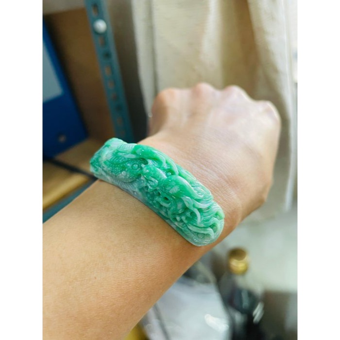 天然A貨緬甸玉 辣色花青手工巧雕龍氣旺盛翡翠手牌 純色正陽綠 細潤油亮有光澤 附台証-細節圖8