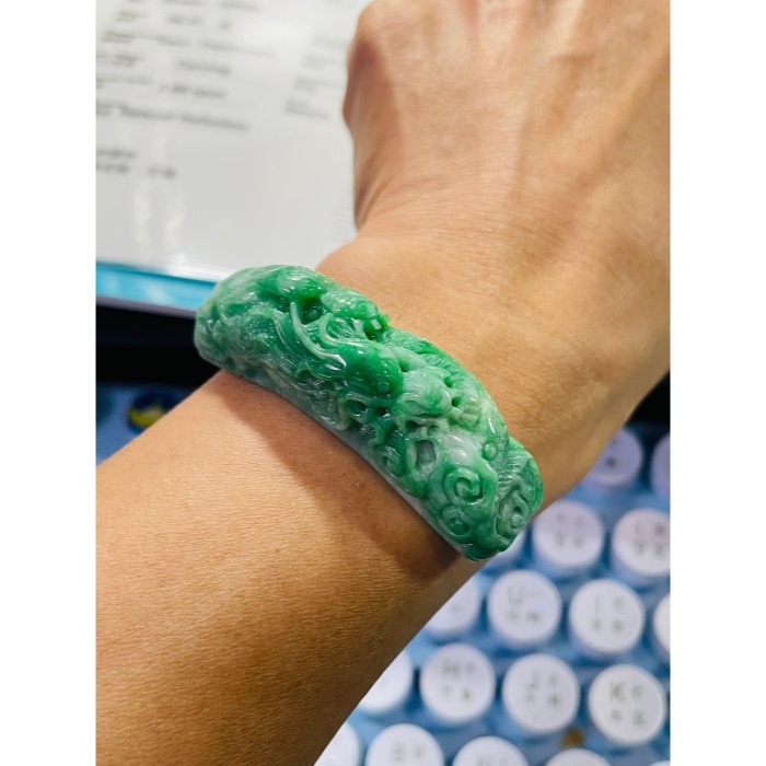 天然A貨緬甸玉 辣色花青手工巧雕龍氣旺盛翡翠手牌 純色正陽綠 細潤油亮有光澤 附台証-細節圖10