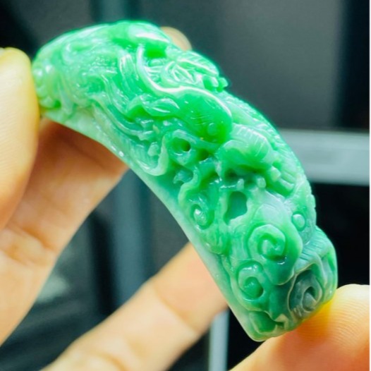 天然A貨緬甸玉 辣色花青手工巧雕龍氣旺盛翡翠手牌 純色正陽綠 細潤油亮有光澤 附台証-細節圖11
