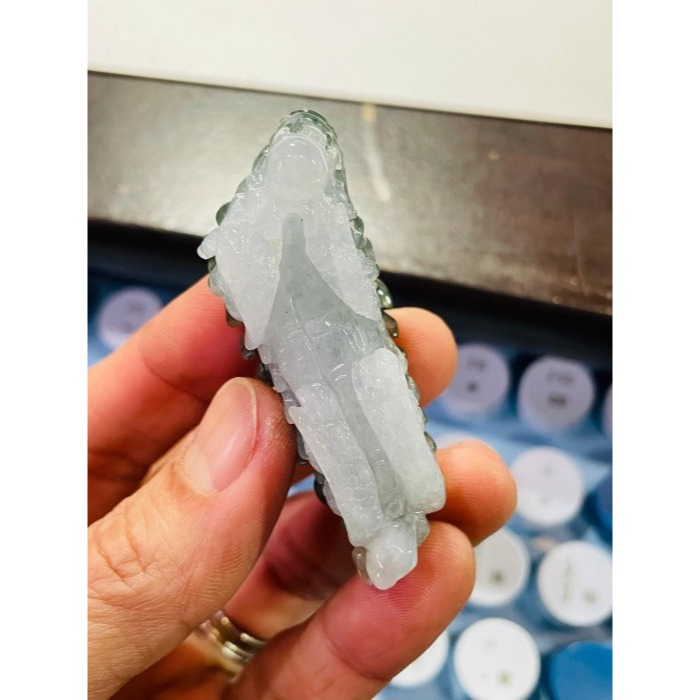 天然A貨緬甸玉 冰潤老油青俏色雕飛天貔貅翡翠玉墜 起冰半山水色 晴藍巧雙翅 手捧有求必應-細節圖11