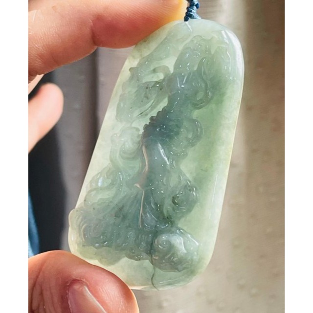 福利品~天然A貨緬甸玉 細潤油青九天玄女翡翠佛牌 色滿勻稱 一刀切適中牌形透手影 帶色根紋-細節圖2