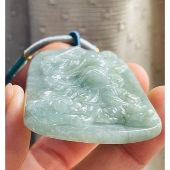 福利品~天然A貨緬甸玉 細潤油青九天玄女翡翠佛牌 色滿勻稱 一刀切適中牌形透手影 帶色根紋-細節圖4