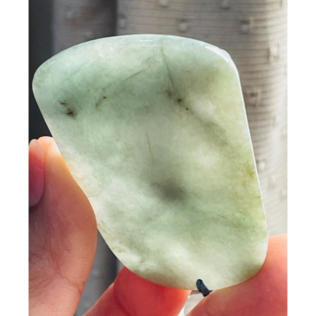 福利品~天然A貨緬甸玉 細潤油青九天玄女翡翠佛牌 色滿勻稱 一刀切適中牌形透手影 帶色根紋-細節圖5