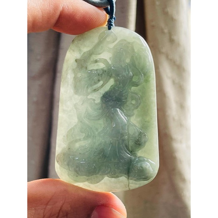 福利品~天然A貨緬甸玉 細潤油青九天玄女翡翠佛牌 色滿勻稱 一刀切適中牌形透手影 帶色根紋-細節圖7