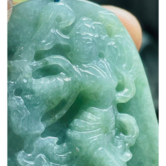 福利品~天然A貨緬甸玉 細潤油青九天玄女翡翠佛牌 色滿勻稱 一刀切適中牌形透手影 帶色根紋-細節圖8