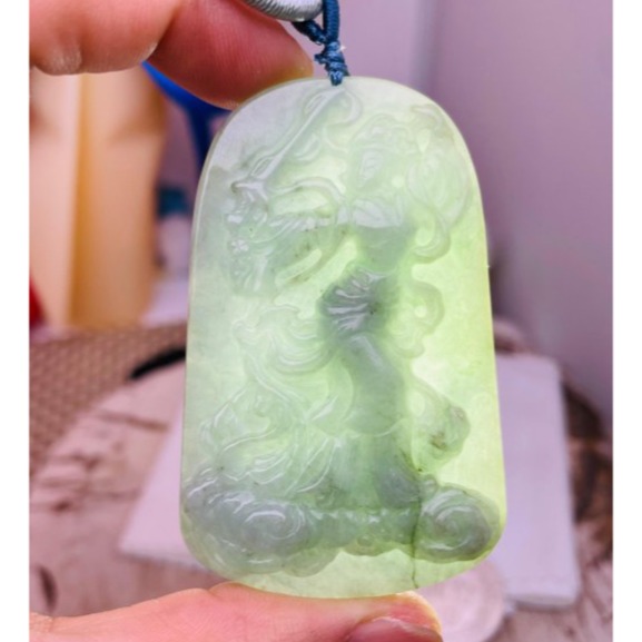 福利品~天然A貨緬甸玉 細潤油青九天玄女翡翠佛牌 色滿勻稱 一刀切適中牌形透手影 帶色根紋-細節圖9