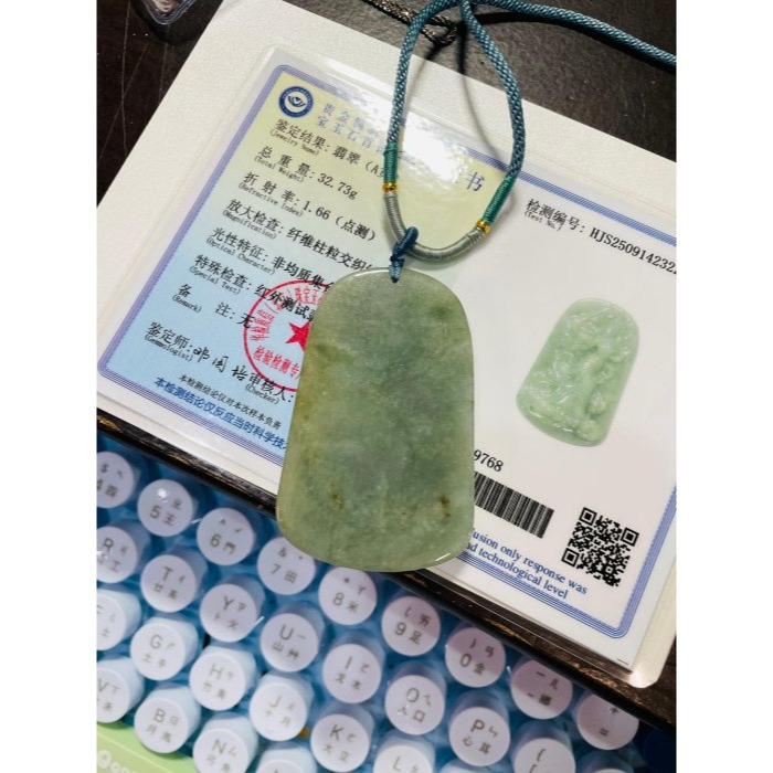 福利品~天然A貨緬甸玉 細潤油青九天玄女翡翠佛牌 色滿勻稱 一刀切適中牌形透手影 帶色根紋-細節圖11