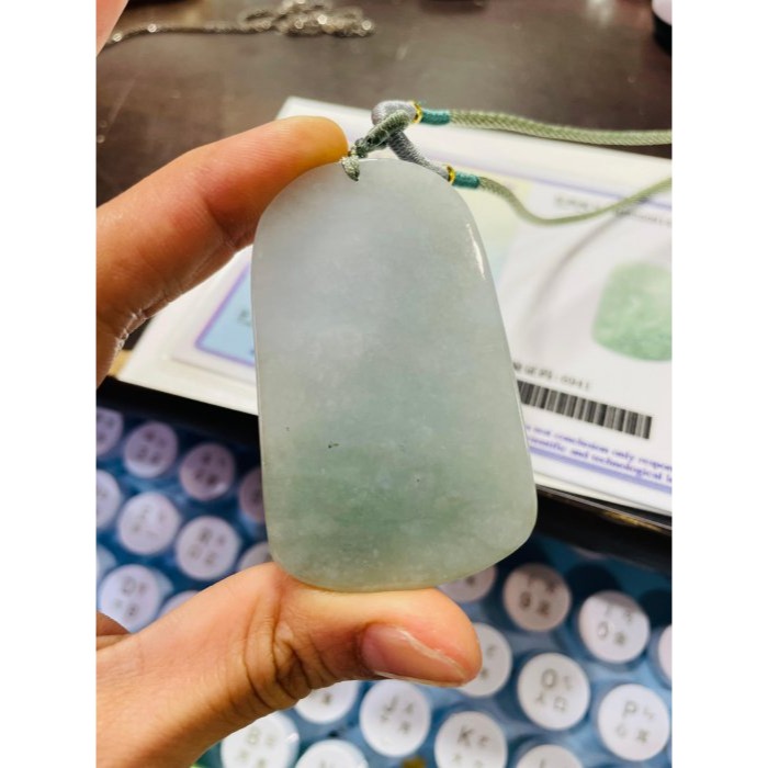 天然A貨緬甸玉 冰潤藍綠九天玄女翡翠佛牌 清雅淡藍綠 底庄乾淨透手影一刀切牌形 法像清晰-細節圖11