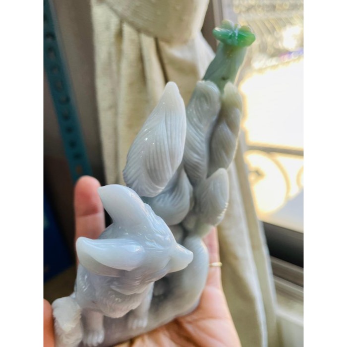 天然A貨緬甸玉 芙蓉種 細潤小三彩俏色雕九尾狐狸翡翠擺件 滿色淡紫漸變陽綠橙黃 一抹亮眼冰晴綠點綴 霸氣全立體手工俏雕-細節圖4