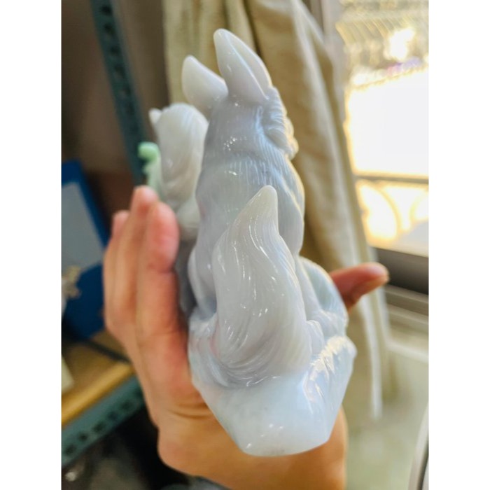 天然A貨緬甸玉 芙蓉種 細潤小三彩俏色雕九尾狐狸翡翠擺件 滿色淡紫漸變陽綠橙黃 一抹亮眼冰晴綠點綴 霸氣全立體手工俏雕-細節圖8