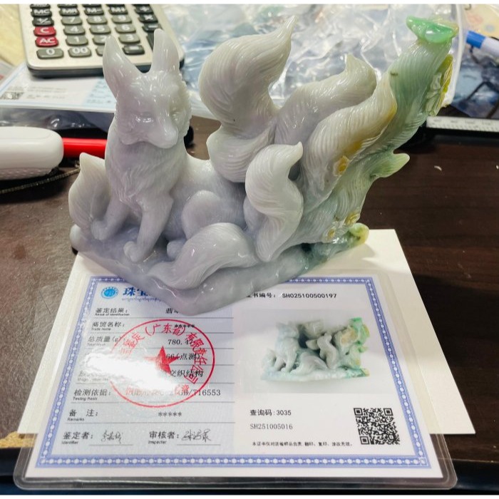 天然A貨緬甸玉 芙蓉種 細潤小三彩俏色雕九尾狐狸翡翠擺件 滿色淡紫漸變陽綠橙黃 一抹亮眼冰晴綠點綴 霸氣全立體手工俏雕-細節圖10