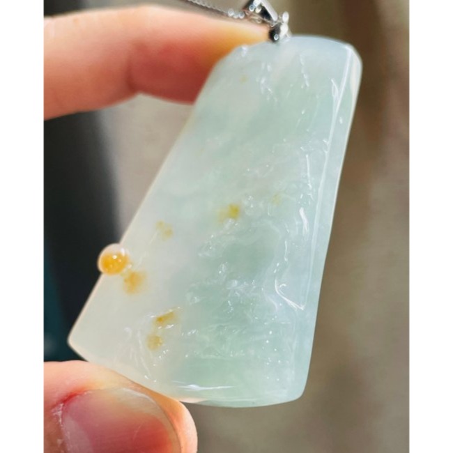 天然A貨緬甸玉 冰晴綠俏金手工雕松風水月翡翠山水牌 冰種晴底滿色 冰黃點綴其中 種好水長 帶色微透字-細節圖5