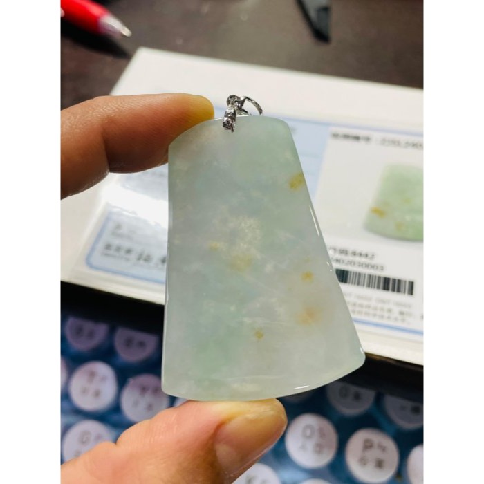 天然A貨緬甸玉 冰晴綠俏金手工雕松風水月翡翠山水牌 冰種晴底滿色 冰黃點綴其中 種好水長 帶色微透字-細節圖10