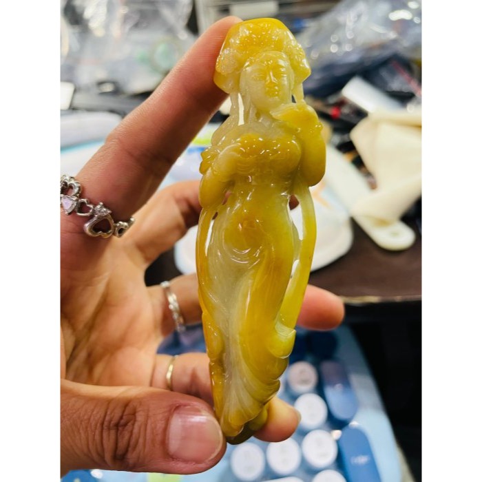 天然A貨緬甸玉 收藏件 水石獨籽冰蜜黃漸變特色雕雲裳仕女翡翠擺件 冰潤蜜黃過渡滿色梨黃肉 膠感油潤光澤 附台証-細節圖9