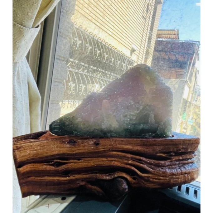 天然A貨緬甸玉 冰潤春帶彩手工雕雲煙紫氣翡翠山水擺件 冰煙紫漸入油綠 雙彩色分明 遠山近霧意境感佳-細節圖9