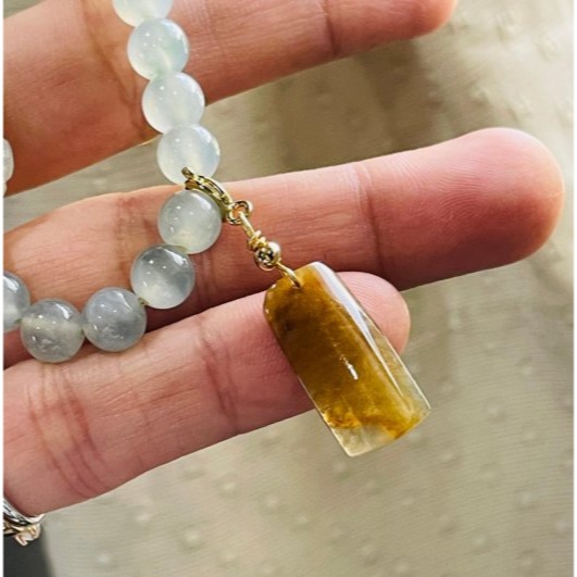 天然A貨緬甸玉 冰蜜糖黃小無事牌翡翠隨意扣 天然冰潤 成色飽和 很小 厚度比例完美-細節圖3