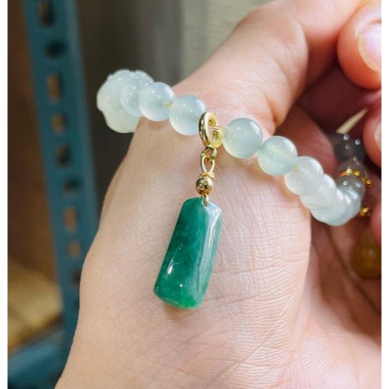 天然A貨緬甸玉 冰藍水小無事牌翡翠隨意扣 冰透滿色 滿綠帶綠花底色 飽滿厚度比例足-細節圖3