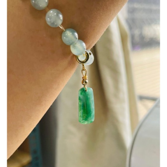 天然A貨緬甸玉 冰藍水小無事牌翡翠隨意扣 冰透滿色 滿綠帶綠花底色 飽滿厚度比例足-細節圖5