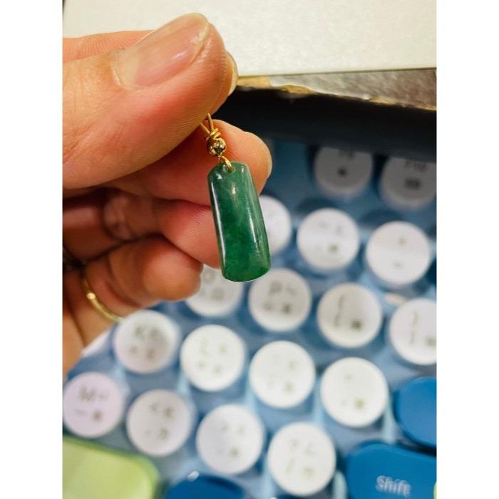 天然A貨緬甸玉 冰藍水小無事牌翡翠隨意扣 冰透滿色 滿綠帶綠花底色 飽滿厚度比例足-細節圖8