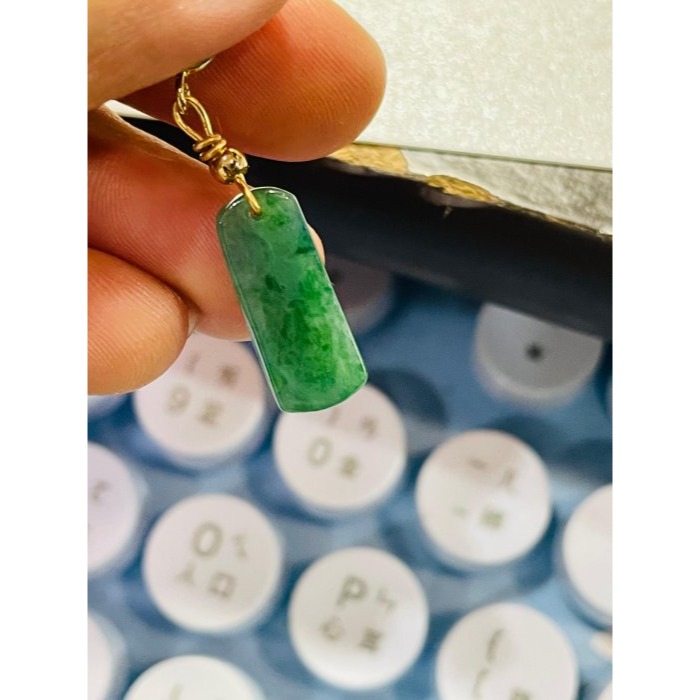 天然A貨緬甸玉 冰藍水小無事牌翡翠隨意扣 冰透滿色 滿綠帶綠花底色 飽滿厚度比例足-細節圖9