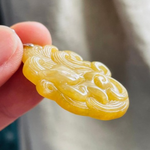 天然A貨緬甸玉 溫潤橙黃滿色黃金九尾狐狸翡翠玉墜 色滿勻稱 油亮成色飽和 不大配帶無壓力-細節圖4