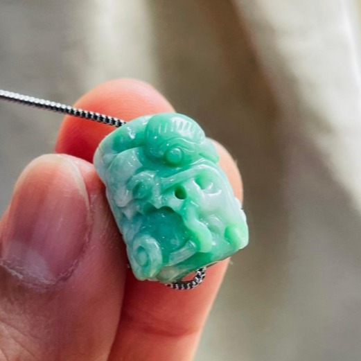 天然A貨緬甸玉 辣色白底青360度手工微雕一條龍翡翠龍珠 白綠分明 色鮮豔綠帶多-細節圖2