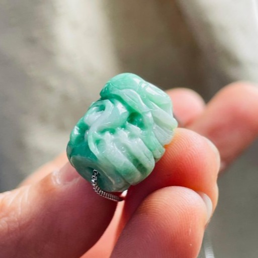 天然A貨緬甸玉 辣色白底青360度手工微雕一條龍翡翠龍珠 白綠分明 色鮮豔綠帶多-細節圖3