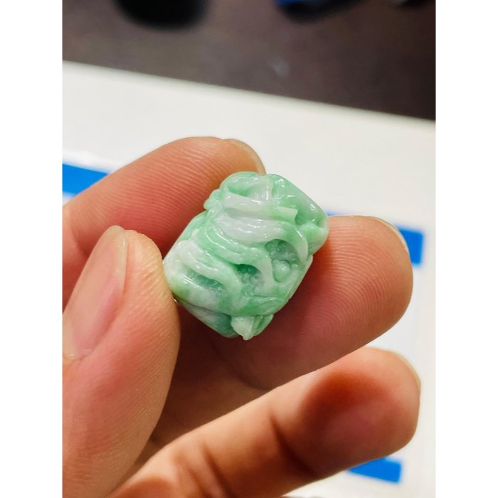 天然A貨緬甸玉 辣色白底青360度手工微雕一條龍翡翠龍珠 白綠分明 色鮮豔綠帶多-細節圖10