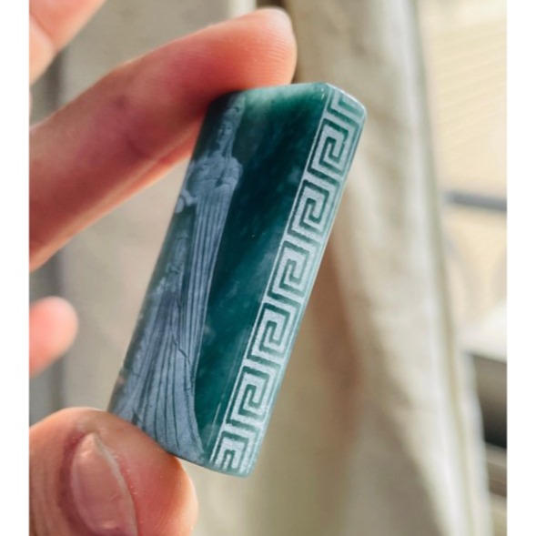 天然A貨翡翠 冰潤危綠雷射雕如意媽祖/天上聖母翡翠佛牌 全透光滿綠瓜料 完美方正牌形 噴砂影雕細致顯工-細節圖4