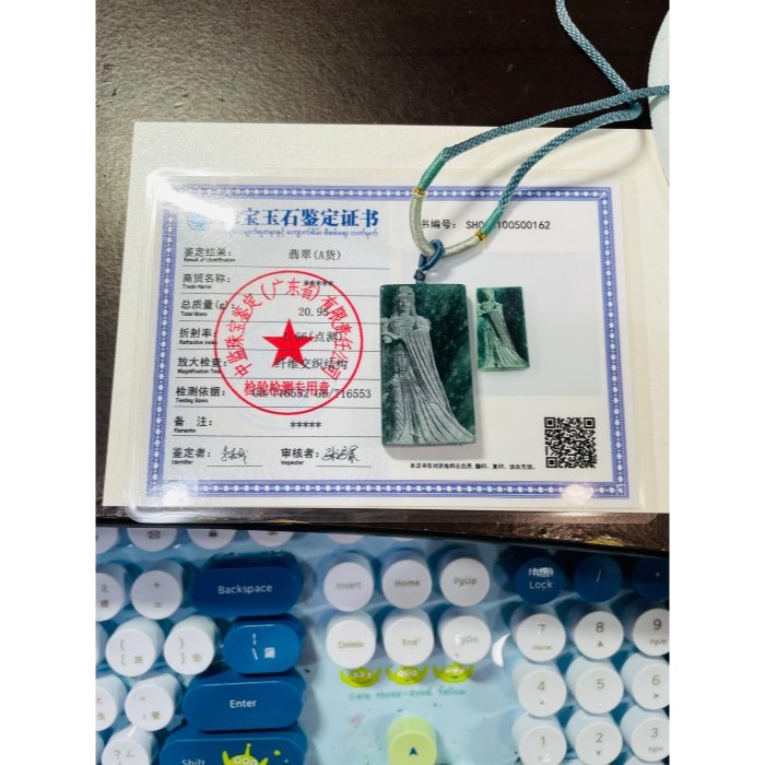 天然A貨翡翠 冰潤危綠雷射雕如意媽祖/天上聖母翡翠佛牌 全透光滿綠瓜料 完美方正牌形 噴砂影雕細致顯工-細節圖10