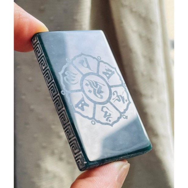 天然A貨翡翠 冰潤危綠雷射雕千手觀音翡翠佛牌 全透光滿綠瓜料 完美方正牌形 雷射噴砂 背面六字箴言-細節圖7