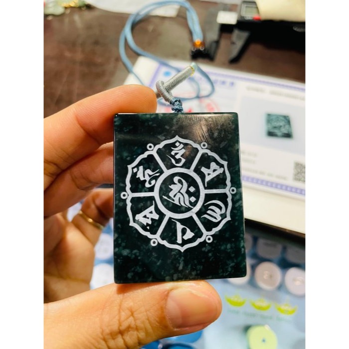 天然A貨翡翠 冰潤危藍雷射雕釋迦摩尼佛說法度化眾生翡翠佛牌 全透光滿藍瓜料 雷射噴砂精致顯工-細節圖9