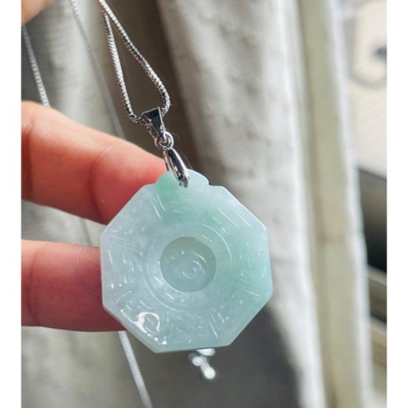 天然A貨緬甸玉 冰潤白底青太極小八卦翡翠玉墜 起冰好水頭 幾抹清雅鮮綠點綴 大小配戴無壓力-細節圖2