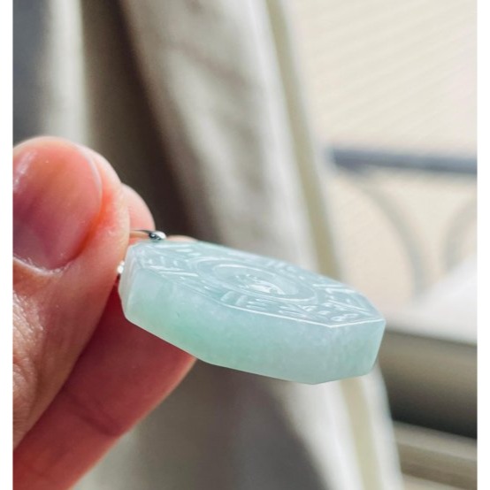 天然A貨緬甸玉 冰潤白底青太極小八卦翡翠玉墜 起冰好水頭 幾抹清雅鮮綠點綴 大小配戴無壓力-細節圖5