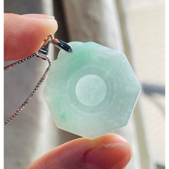 天然A貨緬甸玉 冰潤白底青太極小八卦翡翠玉墜 起冰好水頭 幾抹清雅鮮綠點綴 大小配戴無壓力-細節圖7